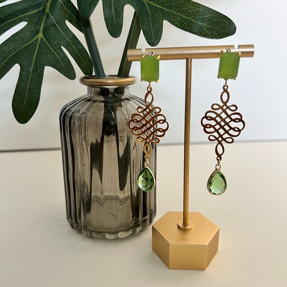 Geometric Minimalist Stylish Earrings - Gold & Green Intricate Glam  Earrings - Picture 5 of 10